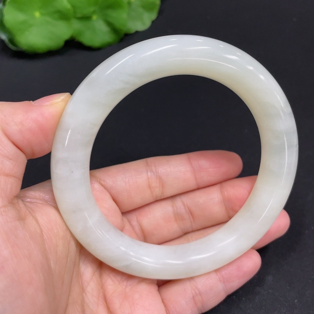 H34051878 Xiuyan jade (serpentine jade) round bangle Size 60.4 Total weight approx. 66.7g