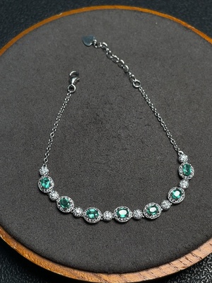 C34065873 Emerald Bracelet Non-Gold Clarity Enhanced Total Weight Approx. 4g