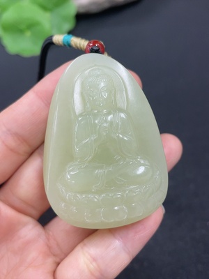 H42954360 和田玉挂件     大日如来   货品总重约（含绳）58.7g    配珠非和田玉