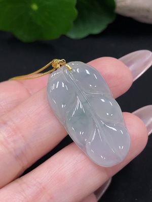F34068794 Jadeite Leaf Pendant with 18K Gold, Non-Gold Chain, Total Weight Approx. 3.9g (Excluding Chain)