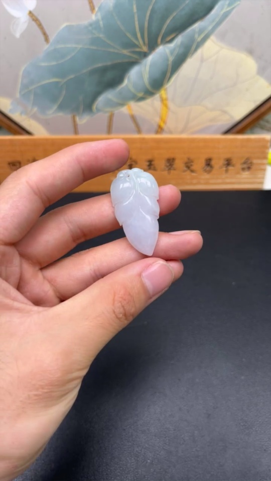F31586958 Jadeite Leaf Pendant Total Weight Approx. 7.24g