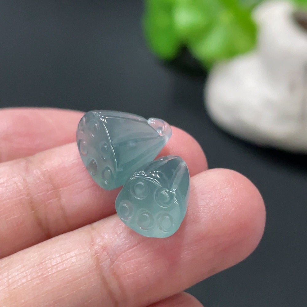 F34018838 Jadeite Lotus Pod Pendant