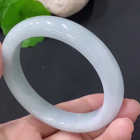 F33829309 Jadeite Regular Bangle