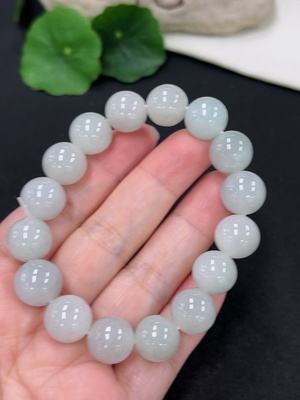 F41942175 翡翠手串 卡12.1mm左右 货品总重约49.7g