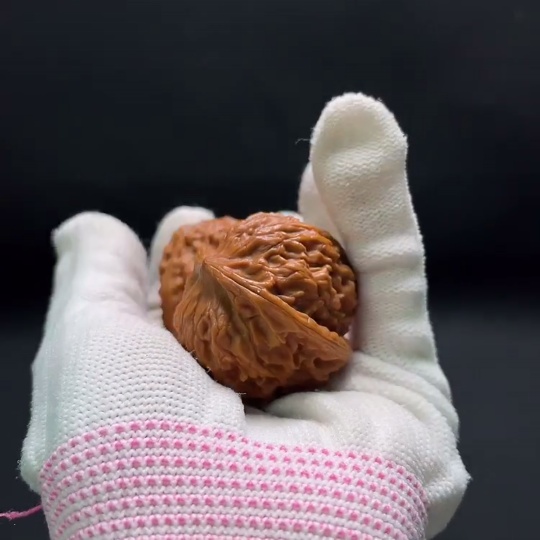W34993549 Walnut Total weight approx. 33.6g Size approx. 39.9mm