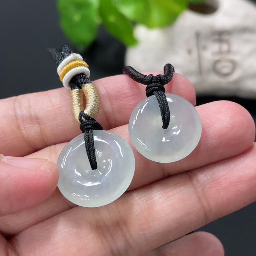 F35108117 Jadeite Peace Knot Pendant