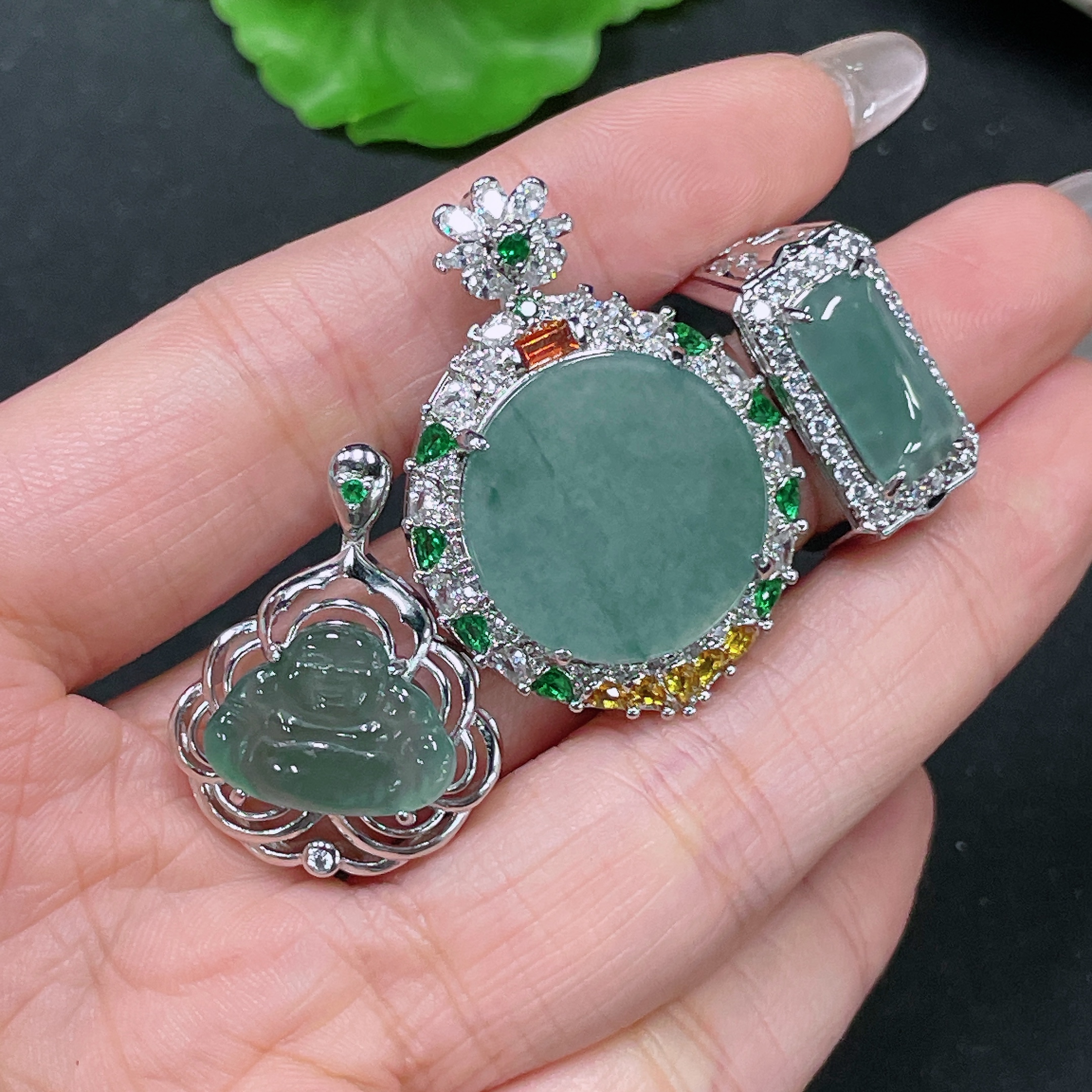 F35105374 Jadeite Inlaid Pendant Sell as a Lot