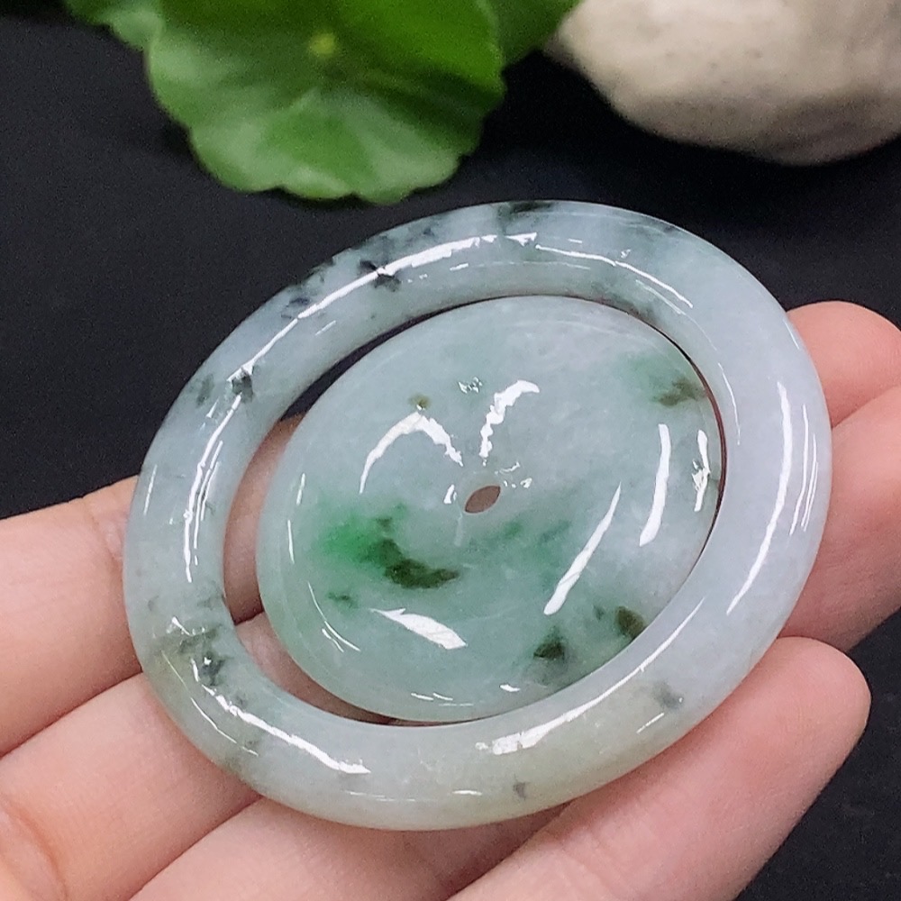 F34028663 Jadeite mother-and-child button set containing other mineral components