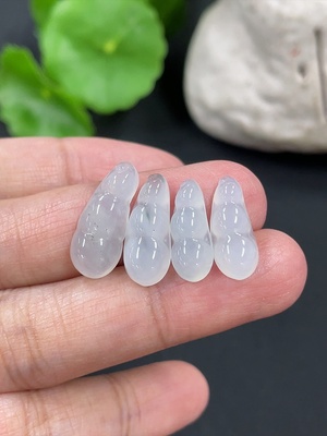 F41924413 翡翠福豆挂件 货品总重约3.3g 一手走