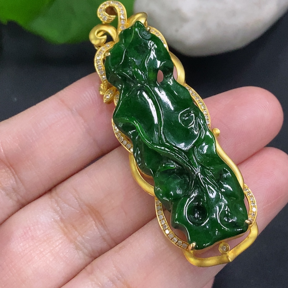 F34023331 Jadeite Inlaid Pendant 18K Gold Total Weight Approx.8.9g With Diamond Inlay Containing Other Mineral Components