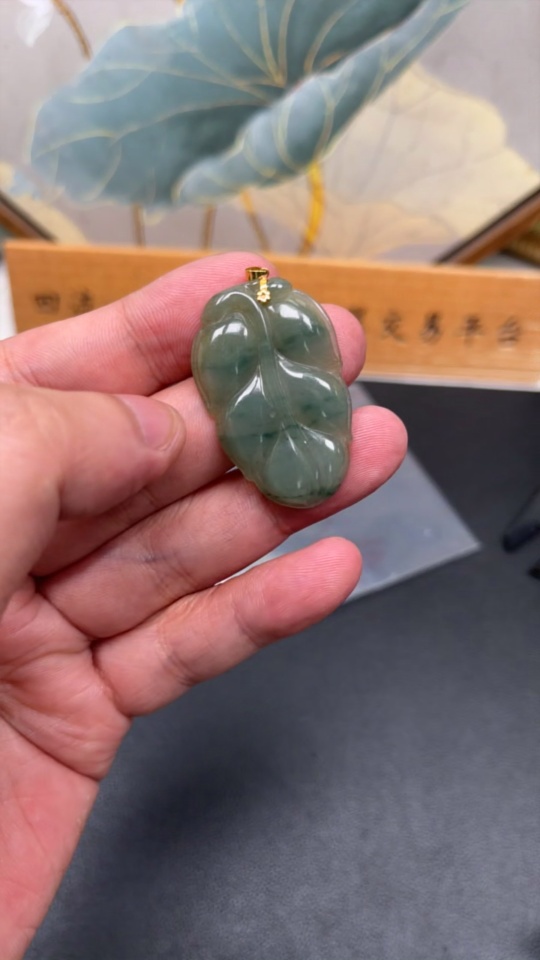 F28250066 Jadeite Pendant Total Weight Approx.7g Leaf with 18k Clasp