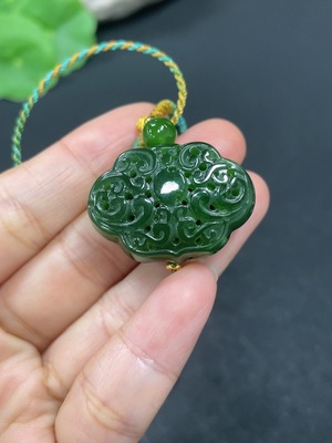 H42954623 和田玉挂件 仿古件  货品总重约（含绳）12.6g