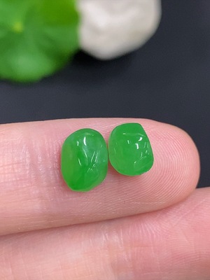 F46555220 翡翠蛋面一手走