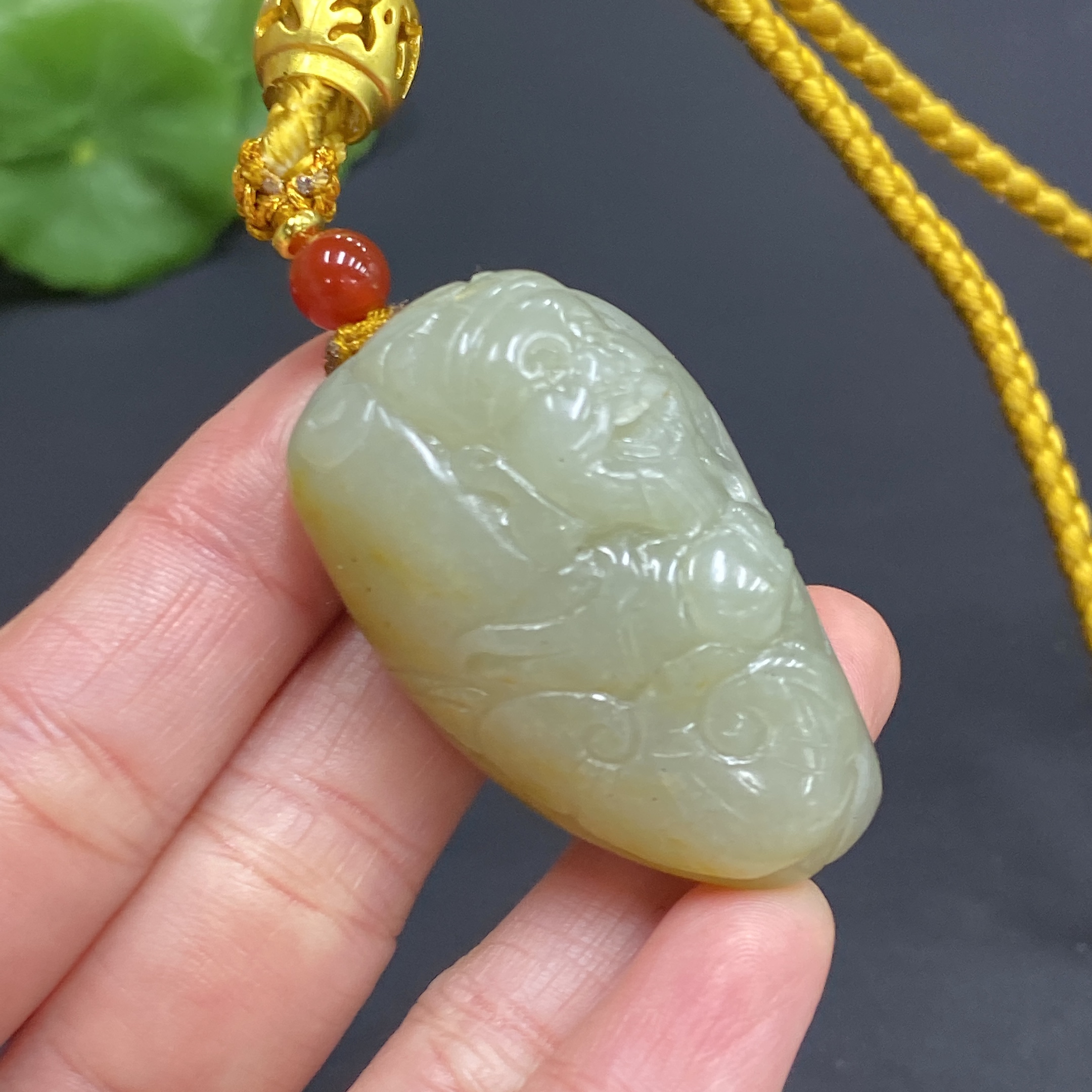 H25915040 Hetian Jade Handheld Ornament - God of Wealth