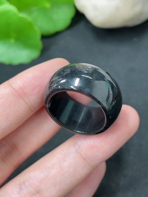 H42956973 和田玉扳指  圈口20  货品总重约8.3g