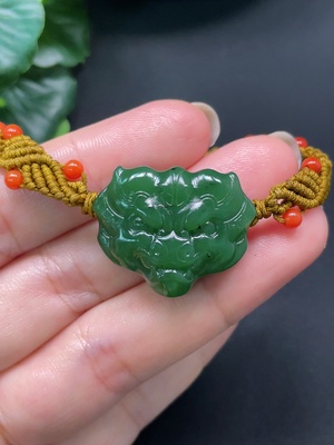H46526911 和田玉兽面挂件 总重约13.57g 含绳