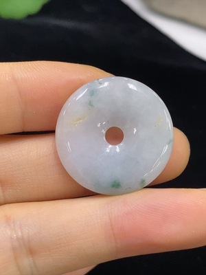 F31650129 Jadeite Peace Knot Pendant, Total Weight Approx. 5.43g