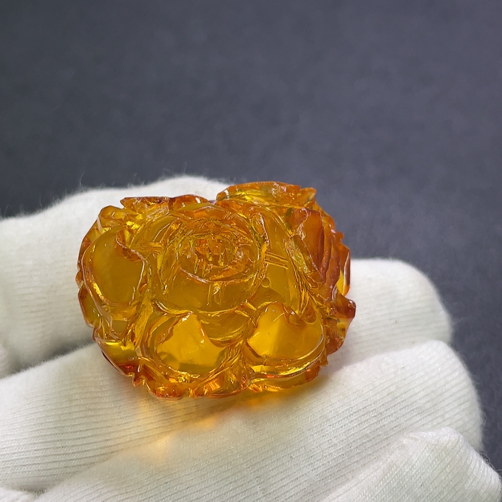 C30510271 Amber Beeswax Pendant with Colorless Coating, Total Weight Approx. 10.71g