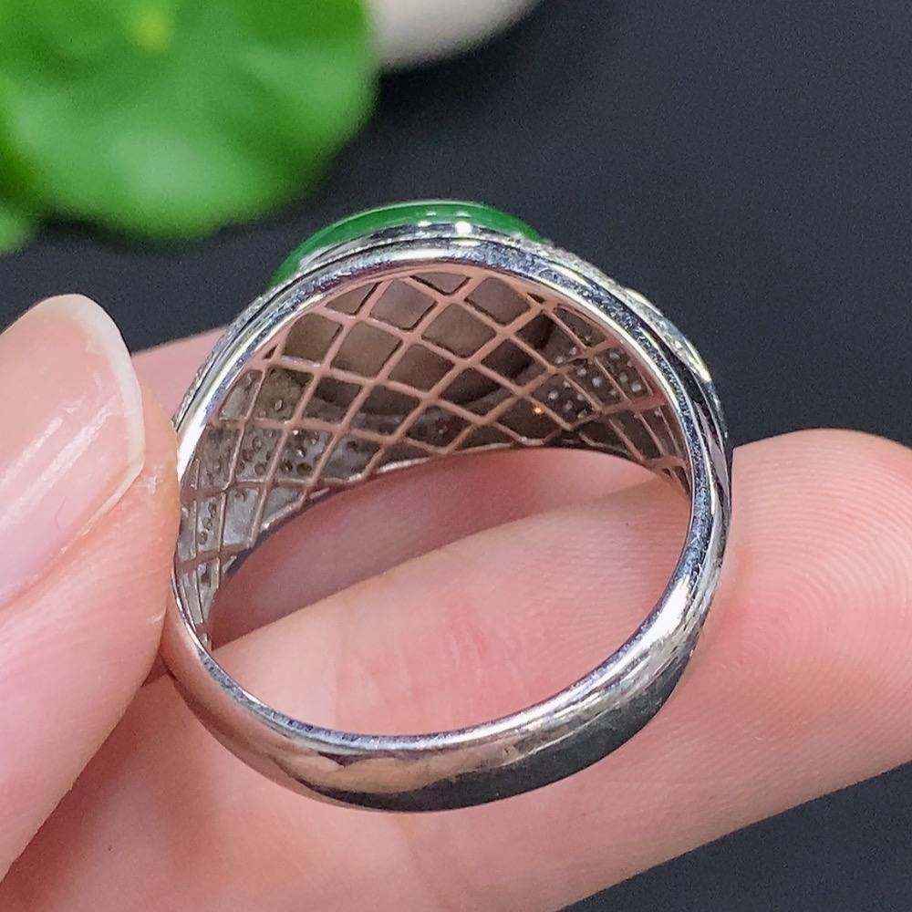 F29419381 Jadeite Cabochon Ring 18k Gold Total Weight Approx. 6.8g Size 22 with Diamond Accents