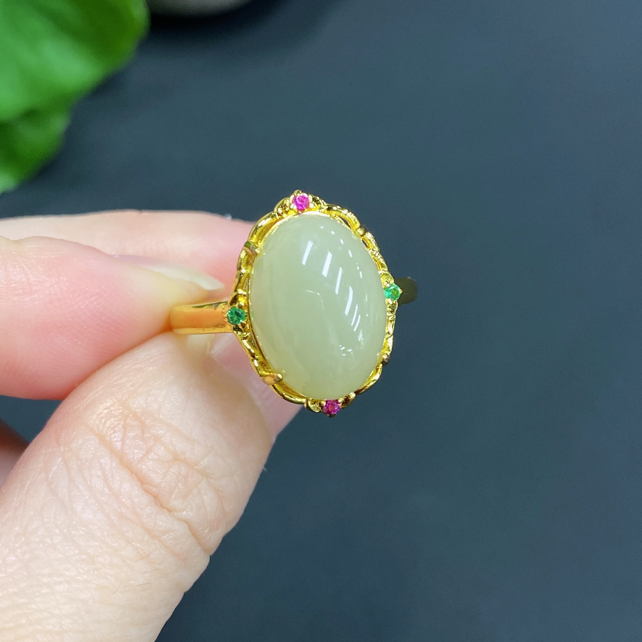 H18056380 Hetian Jade oval cabochon adjustable ring, non-gold setting, total weight approx. 3.5g