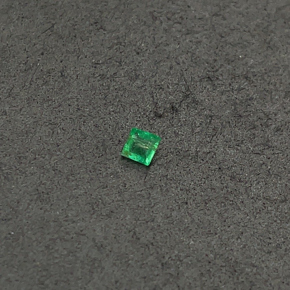 C32785730 Emerald Rough Stone, Clarity Enhanced, Total Weight Approx. 0.34 Carat