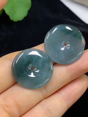 F34973318 Jadeite Pendant Sell as a Lot
