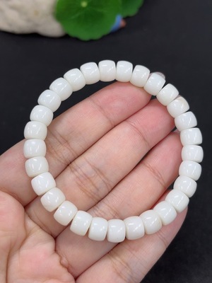 H46520971 和田玉手串 卡7.8mm左右 货品总重约22g