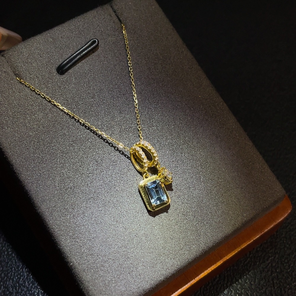 C25877781 Aquamarine Inlaid Necklace, 18k Gold Chain, Total Weight Approx. 2.66g