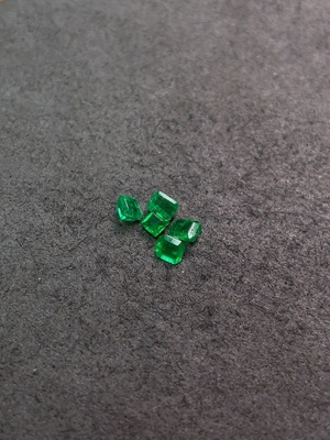 C34007577 Emerald Rough Stone Clarity Enhanced Total Weight Approx. 0.95ct Sell as a Lot