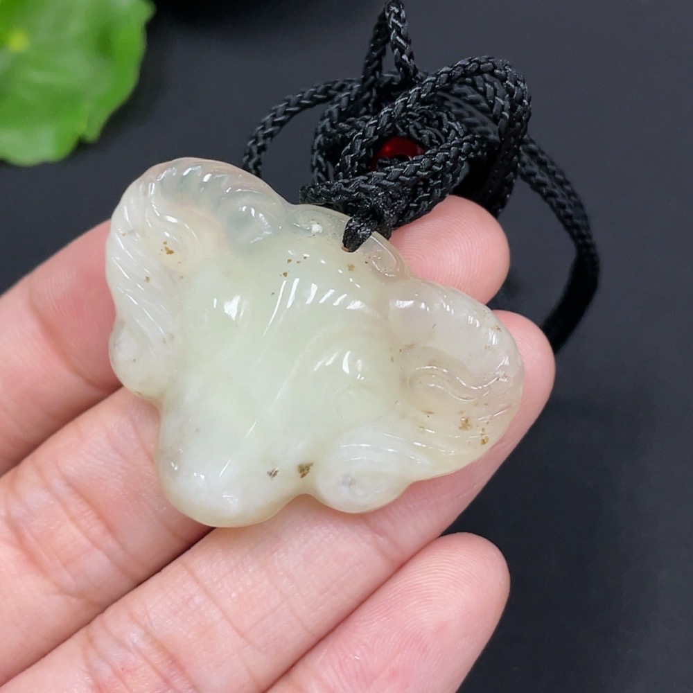 H29429958 Xiuyu (Serpentine Jade) Pendant     Sheep Head     Total Weight (Including Rope): Approx. 14.1g