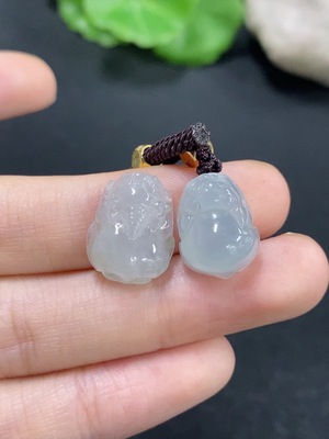 F46572577 翡翠挂件一手走