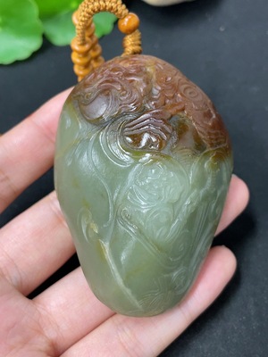 H46574489 和田玉手把件  钟馗 皮色成因未定 配链非和田玉   货品总重约（含链）140.3g