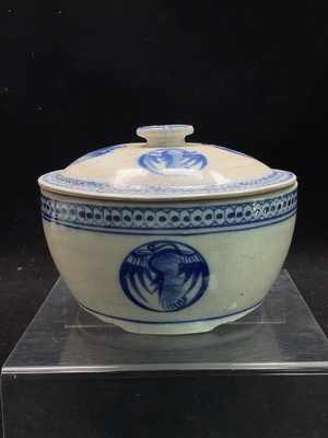 W27078994 Ceramic Blue and White Lidded Box from the Export Period (size as per actual item)