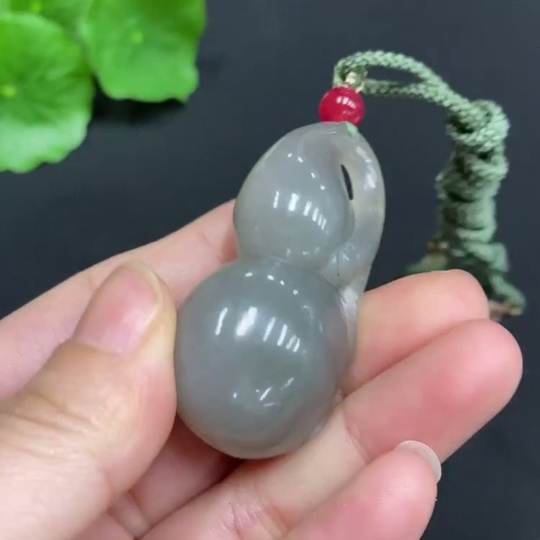 H24806246 Hetian Jade Pendant Gourd Total Weight (with rope) 28.9g