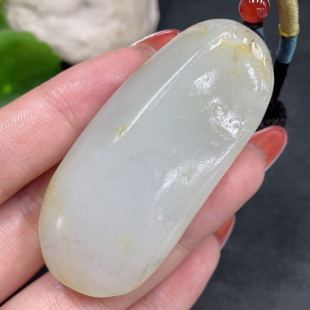 H34016636 Hetian Jade Seed Material Pendant - Guanyin, Undetermined Skin Color Origin, Non-Hetian Jade Beads, Total Weight Approx. (Including String) 51.5g