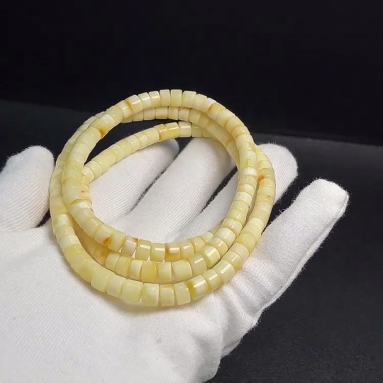 C30535121 Amber Honey Bead Necklace, total weight approx. 19.12g, bead size approx. 6.5mm