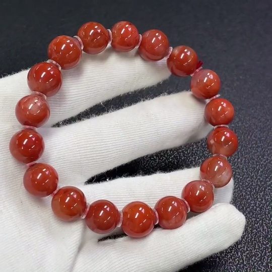 C31578315 South Red Agate Bracelet approx. 10.9mm total weight approx. 36.95g visible organic matter