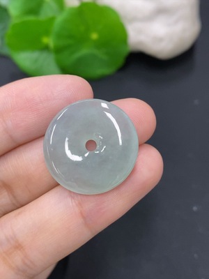 F46615799 翡翠平安扣 货品总重量约4.1克