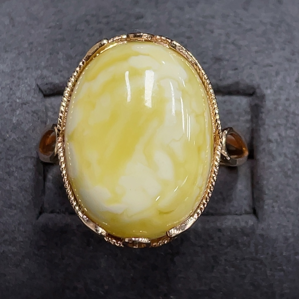 C16770113 Amber Beeswax Ring Adjustable 18K Gold Setting Total Weight Approx. 4.93g