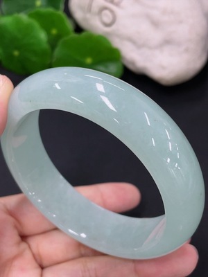 F41934070 翡翠正圈手镯 圈口57mm 货品总约重78.7g