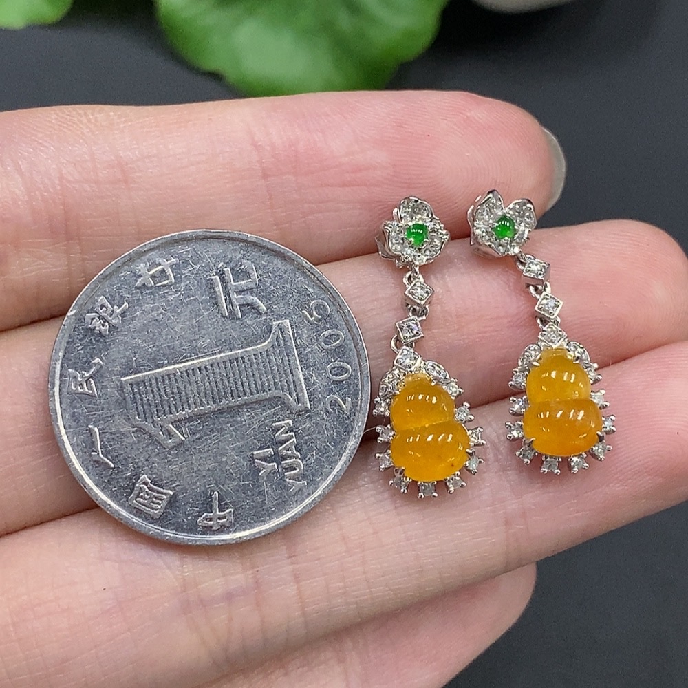 F20212640 Jadeite Gourd Inlaid Earrings 18k Gold Inlaid Total Weight Approx. 3.4g (Color Origin Undetermined)