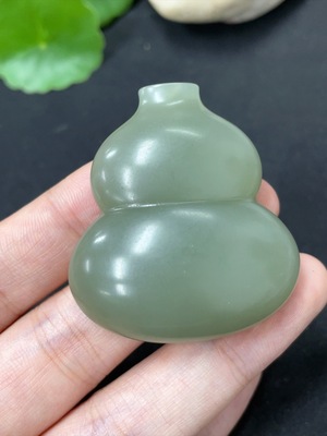 H42957257 和田玉挂件   葫芦    货品总重约31.2g