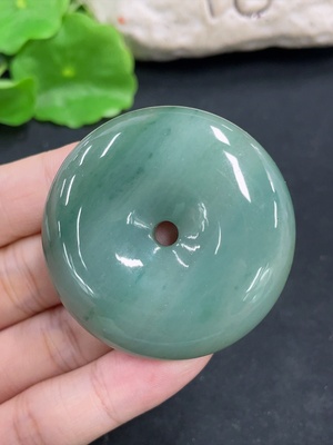 F46571479 翡翠平安扣挂件 货品总重约52.39g