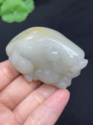 H43124555 和田玉挂件   瑞兽   货品总重约85.6g     皮色成因未定