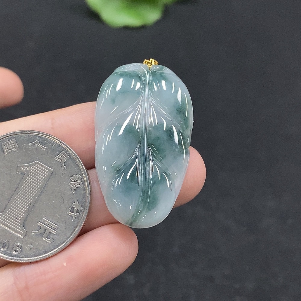F34029629 Jadeite Leaf Pendant 18K Gold Total Weight Approximately 4.59g