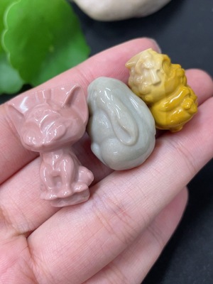 H40688606 阿拉善玛瑙挂件  含其他矿物成分  货品总重约21.9g