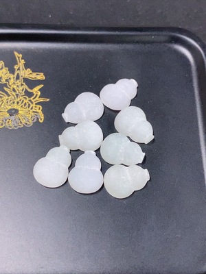 F46548818 翡翠葫芦镶嵌件 毛货 货品总重约5.5g含小袋