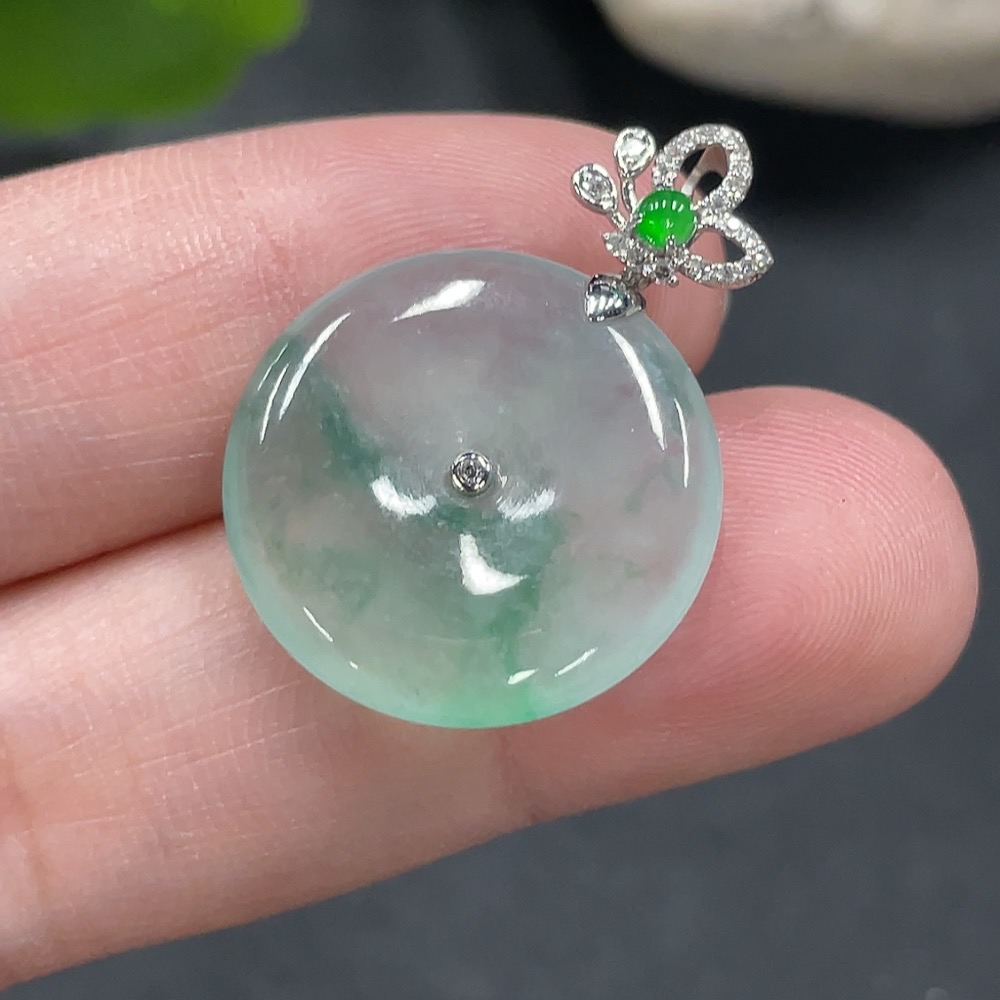 F17853022 JadeitePeace Knot Pendant with 18K Gold, Total Weight Approximately 3.2g