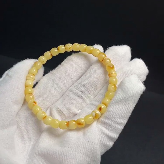 C34995231 Amber Beeswax Bracelet, Total Weight Approx. 4.55g, Size About 6.1mm