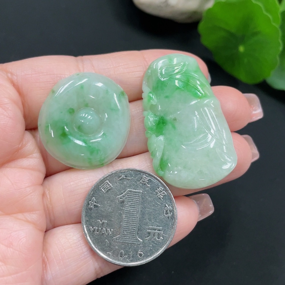F26994531 Jadeite Pendants Sell as a Lot
